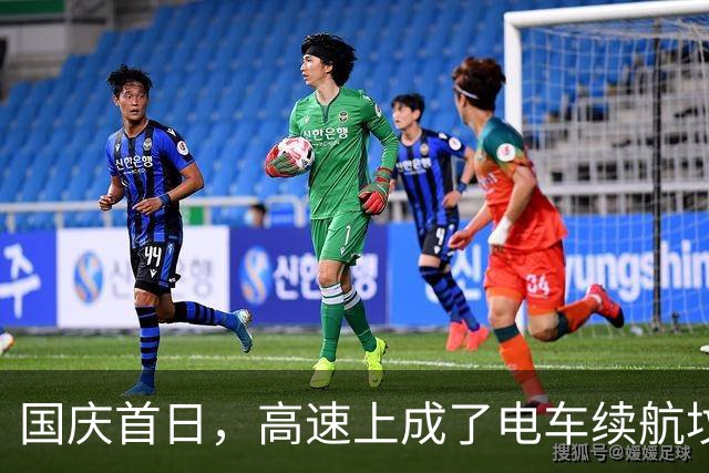 国庆首日，高速上成了电车续航坟场！油车会淘汰的说法不攻自破！